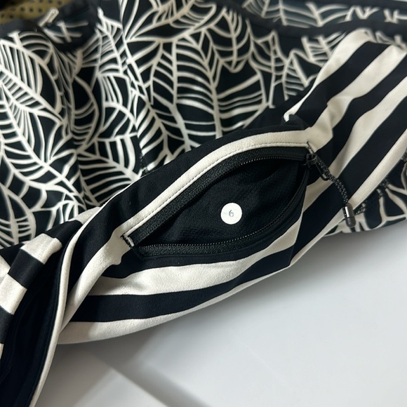 Lululemon Run Times Short Pretty Palm Black Angel Wing 6 - Picture 8 of 9